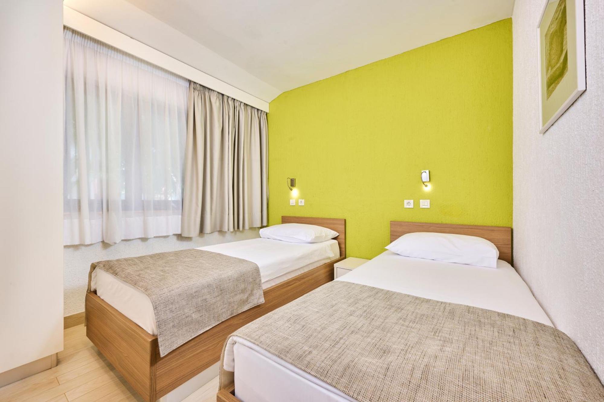 Apartments Galijot Plava Laguna Пореч Екстериор снимка
